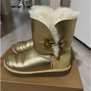 Gold 5Y UGG boots